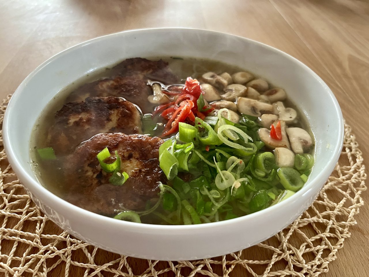 ramen s rybími koláčky