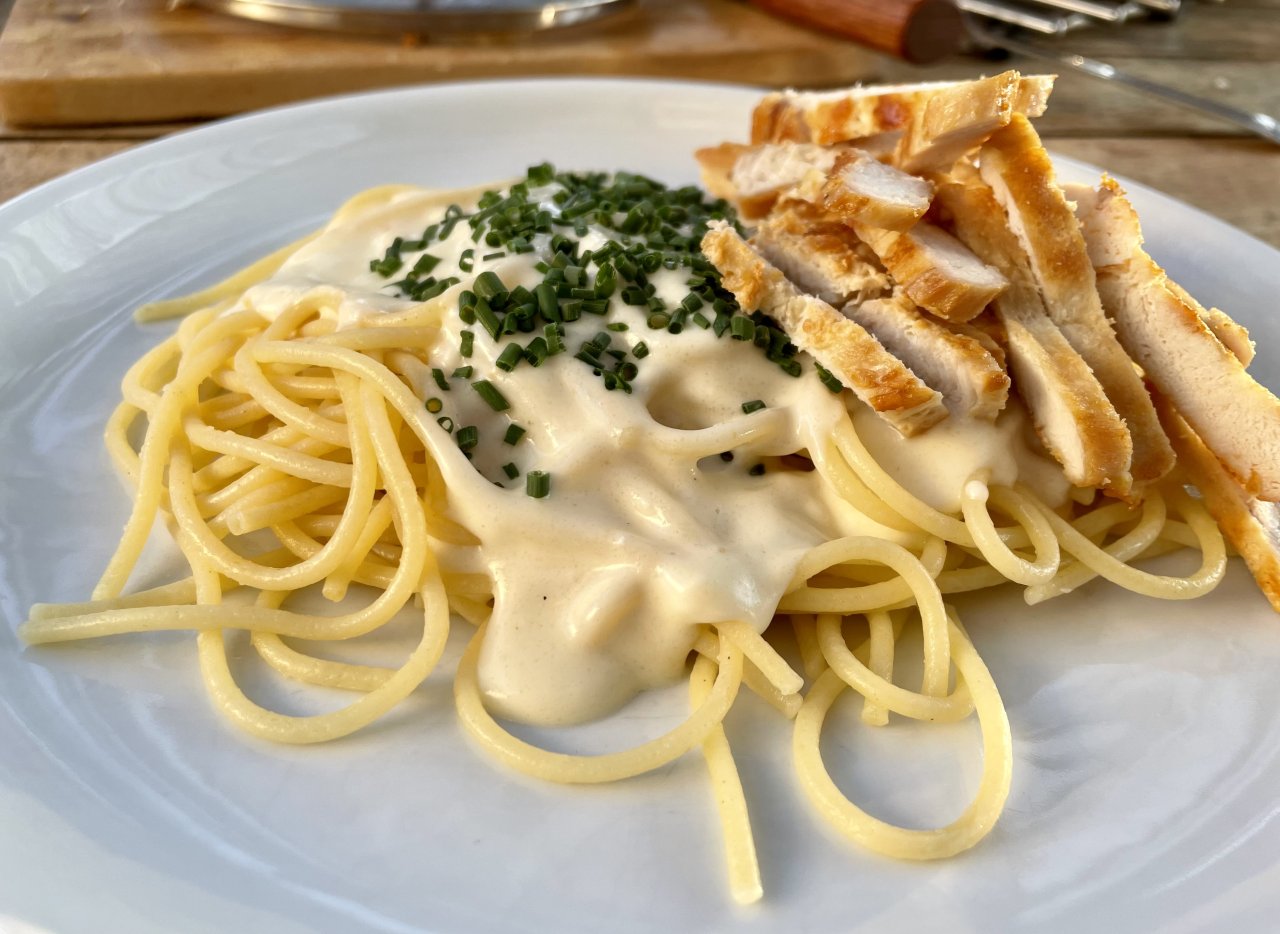 kuřecí steak, sýrová omáčka
