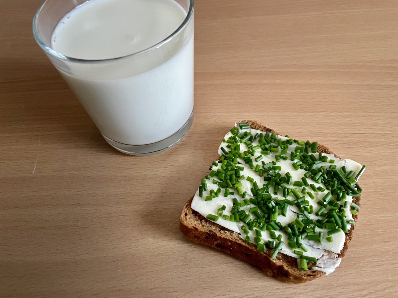 chleba s máslem