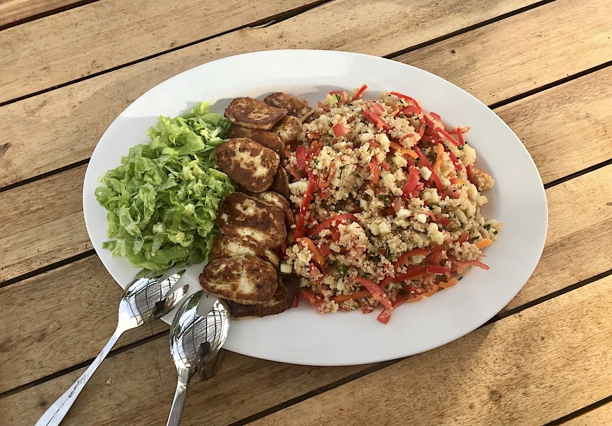 quinoa salát, chalúmi