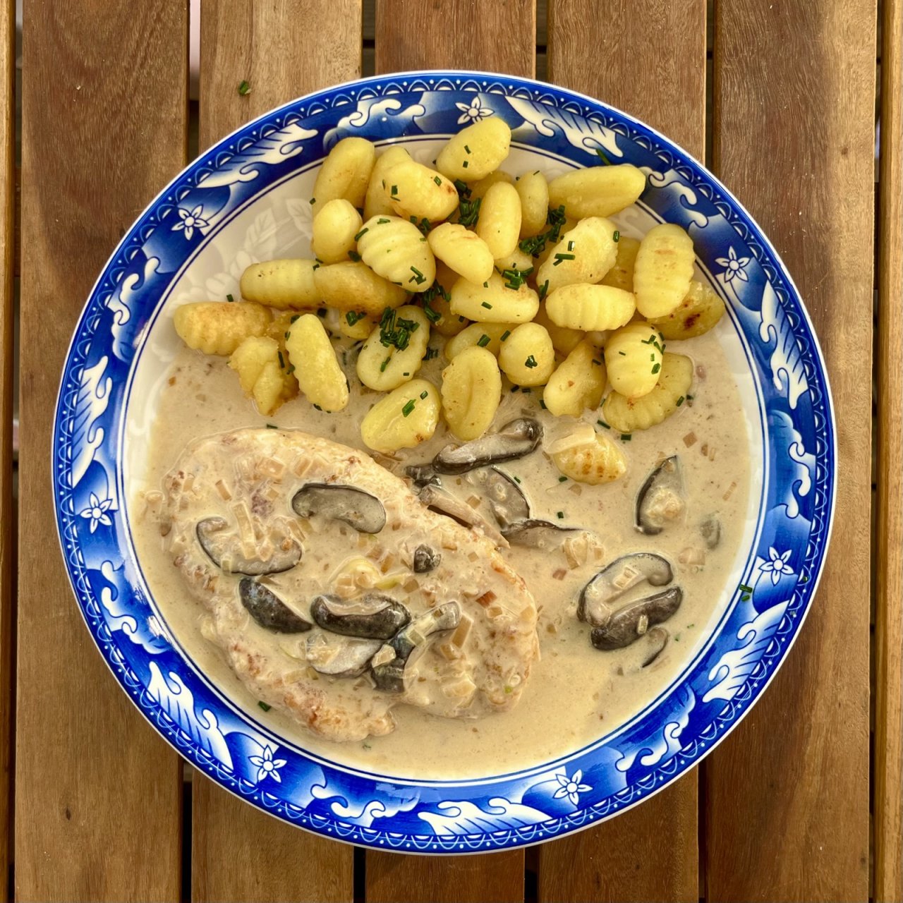 kuřecí plátek na houbách, gnocchi